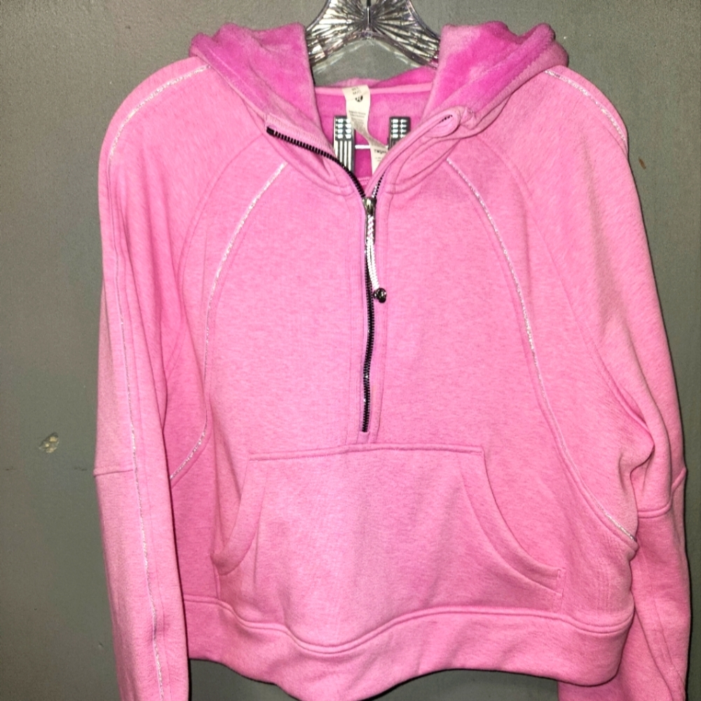 Lululemon Dhalia Pink plush Scuba size M/L